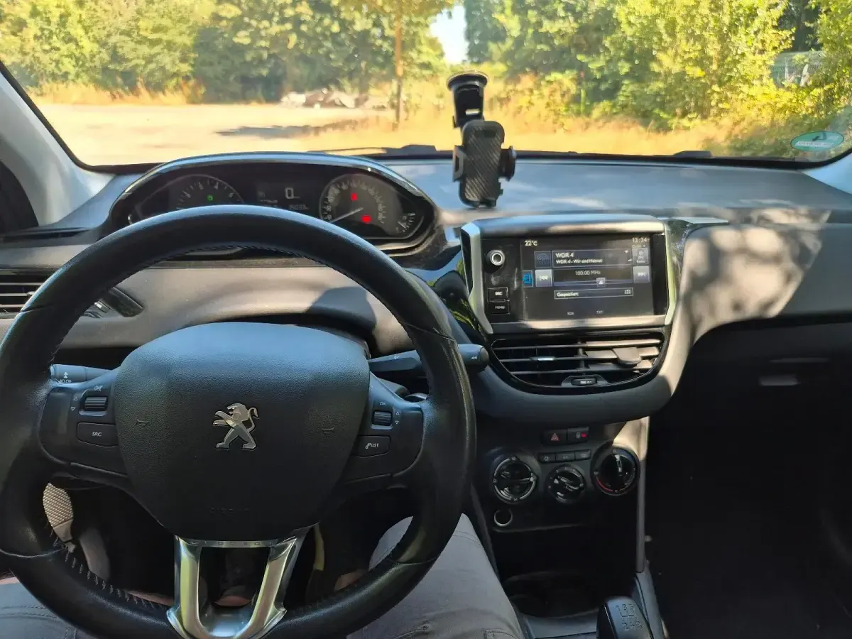 Gebraucht Peugeot 208 80 PS (58 kW) 2016 Schwarz Kleinwagen