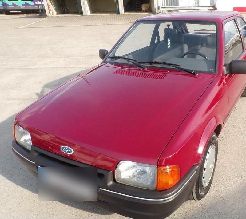 Second-hand Ford Escort 75 CP (55 kW) 1986 Roșu Berlinǎ