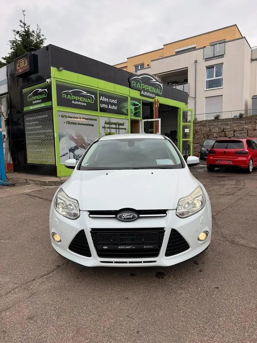 Używany Ford Focus 105 KM (77 kW) 2012 Biały Hatchback