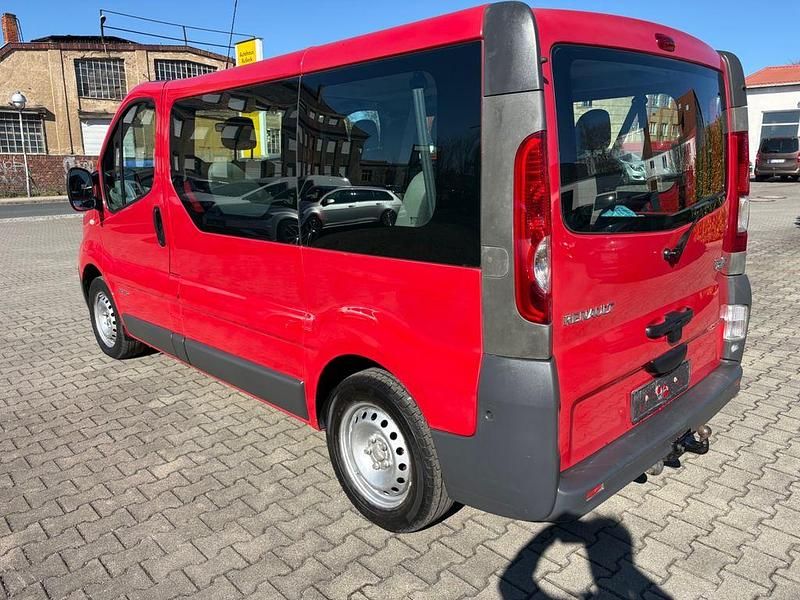 Gebraucht Renault Trafic 114 PS (83 kW) 2008 Rot Van / Kleinbus