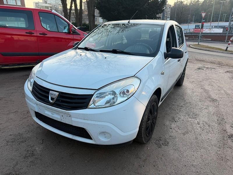 Weiß Gebraucht 2010 Dacia Sandero Limousine | 900 € (Guter Preis) - Bild 1/4