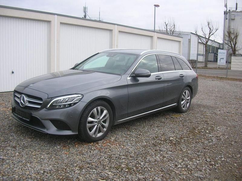 Gebraucht Mercedes C180 156 PS (114 kW) 2019 Grau Limousine