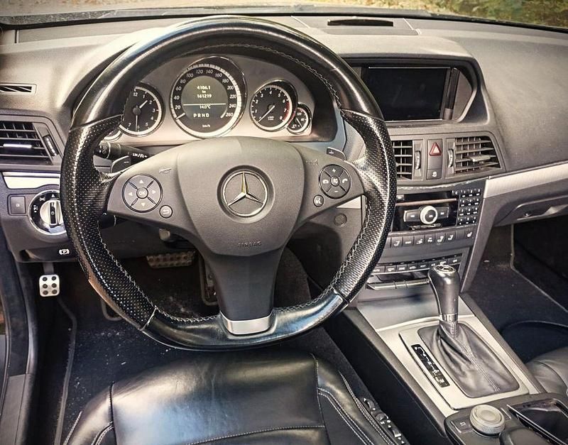 Gebraucht Mercedes E500 Avantgarde 387 PS (284 kW) 2010 Schwarz Cabrio