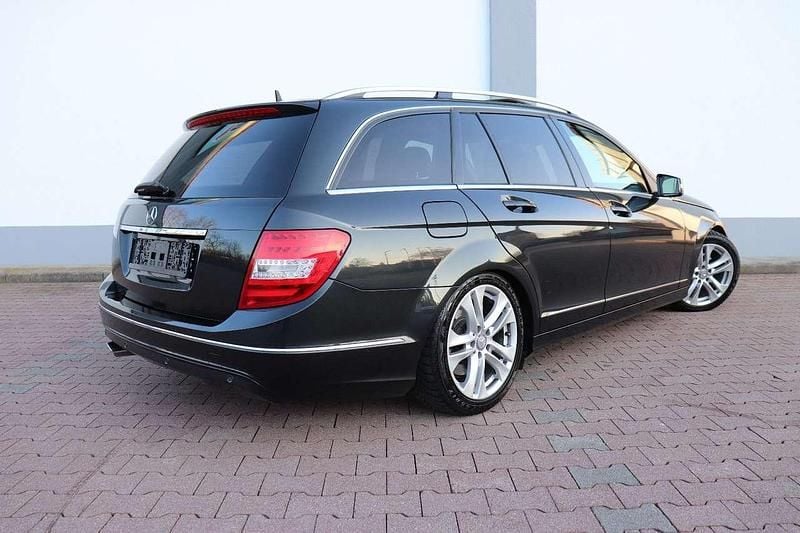Gebraucht Mercedes C220 170 PS (125 kW) 2012 Magnetitschwarzperleffektmet Kombi