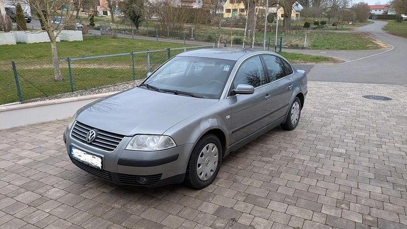 Gebraucht VW Passat Basis 131 PS (96 kW) 2004 Grau Limousine