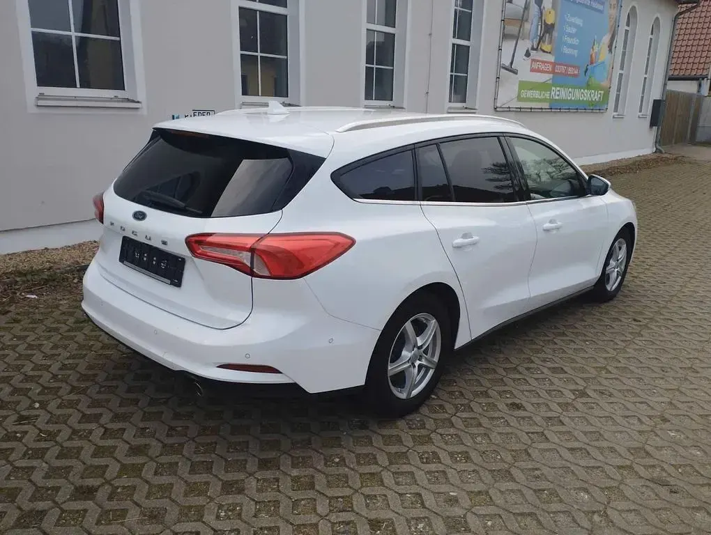 Gebraucht Ford Focus Titanium 120 PS (88 kW) 2021 Weiß Limousine