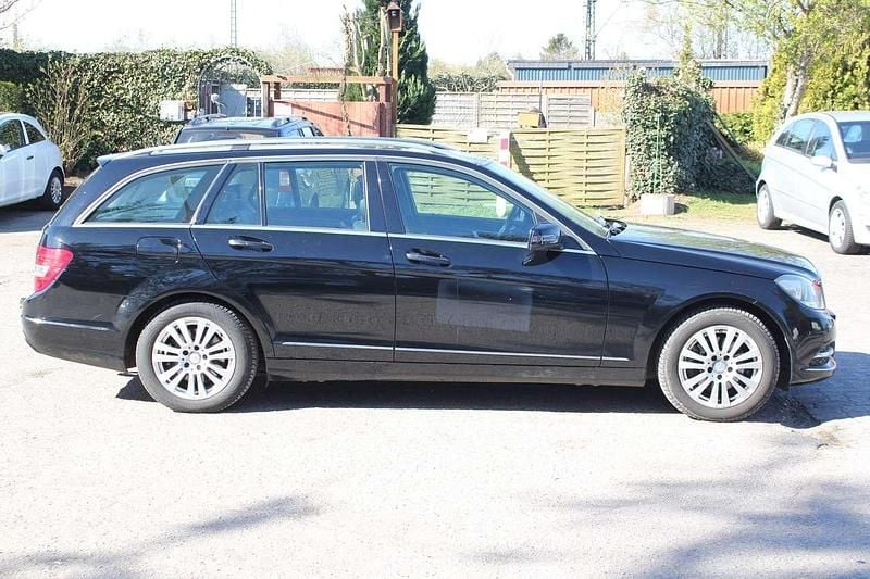 Gebraucht Mercedes C250 204 PS (150 kW) 2013 Schwarz  unilack Kombi