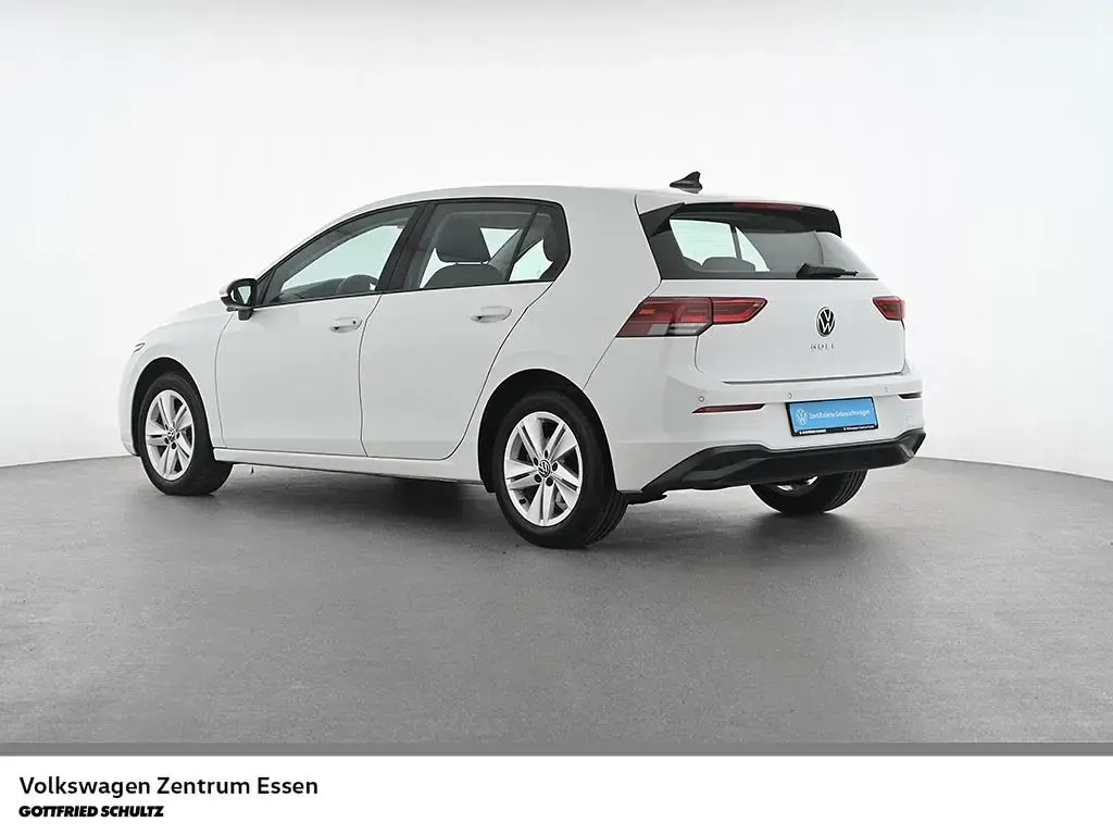 Gebraucht VW Golf VIII Life 150 PS (110 kW) 2024 Weiss Limousine