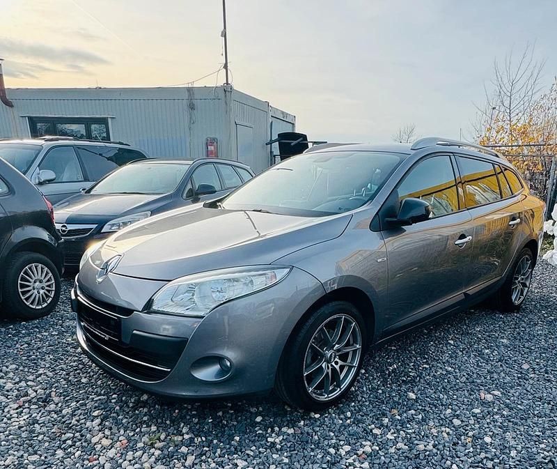 Grau Gebraucht 2012 Renault Mégane GrandTour Bose Edition Kombi | 2.300 € (Guter Preis) - Bild 1/4
