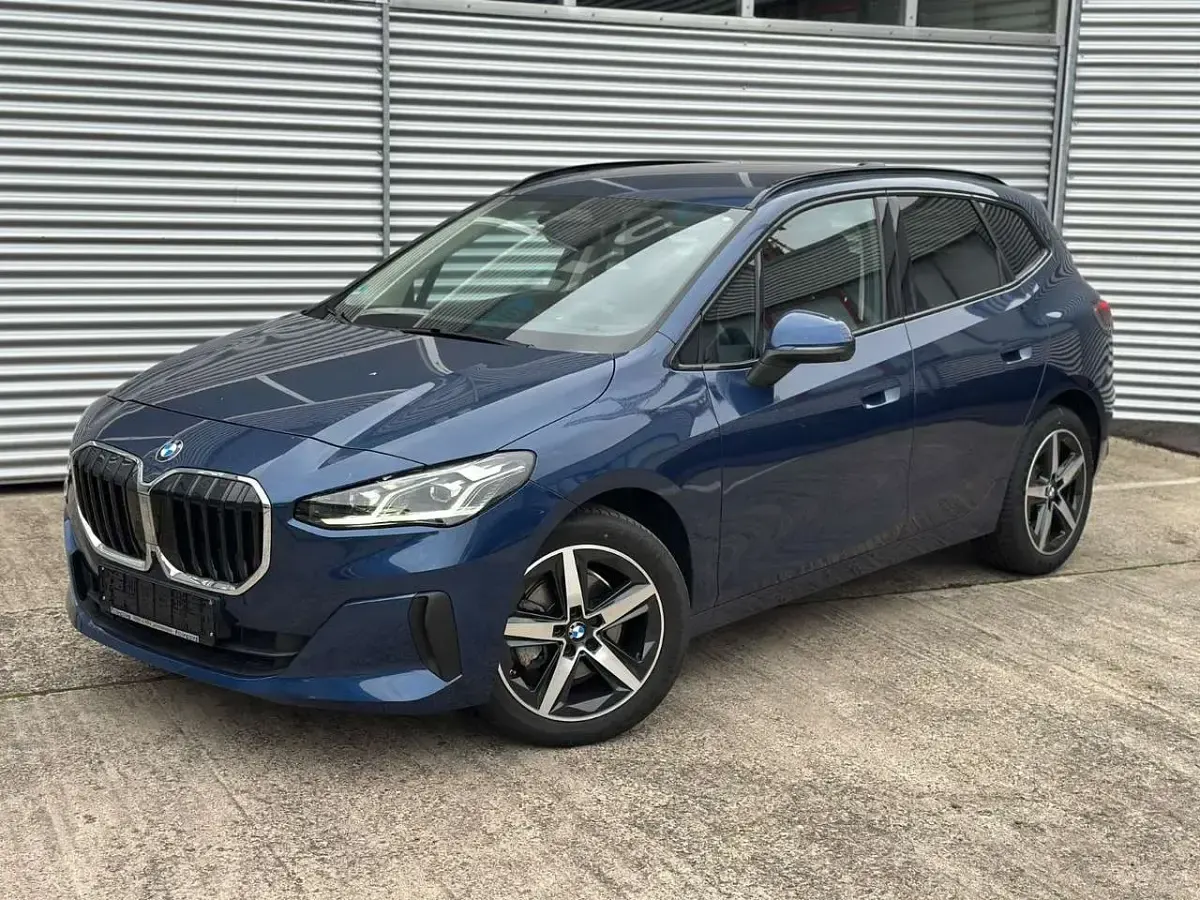 Gebraucht BMW 218 136 PS (100 kW) 2024 Phytonicblau metallic Van / Kleinbus