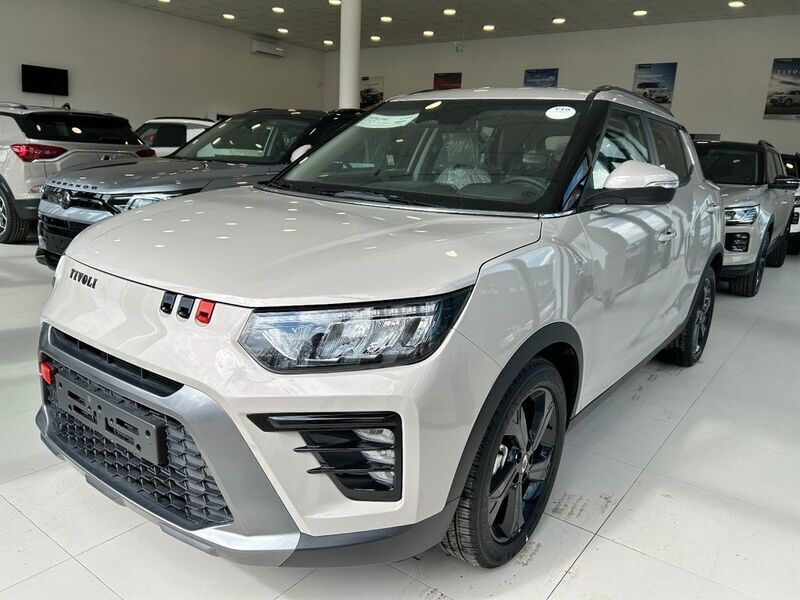 Grau Neu 2025 Ssangyong Tivoli SUV | 25.490 € (Etwas zu teuer) - Bild 1/4