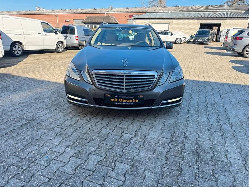 Gebraucht Mercedes E250 204 PS (150 kW) 2011 Indiumgrau  metalliclack Kombi