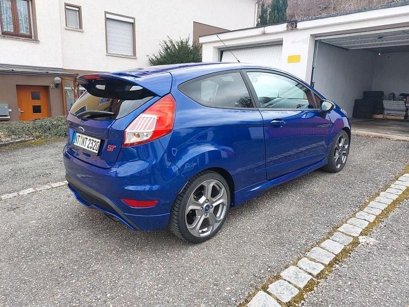 Gebraucht Ford Fiesta ST 182 PS (133 kW) 2016 Blau Limousine