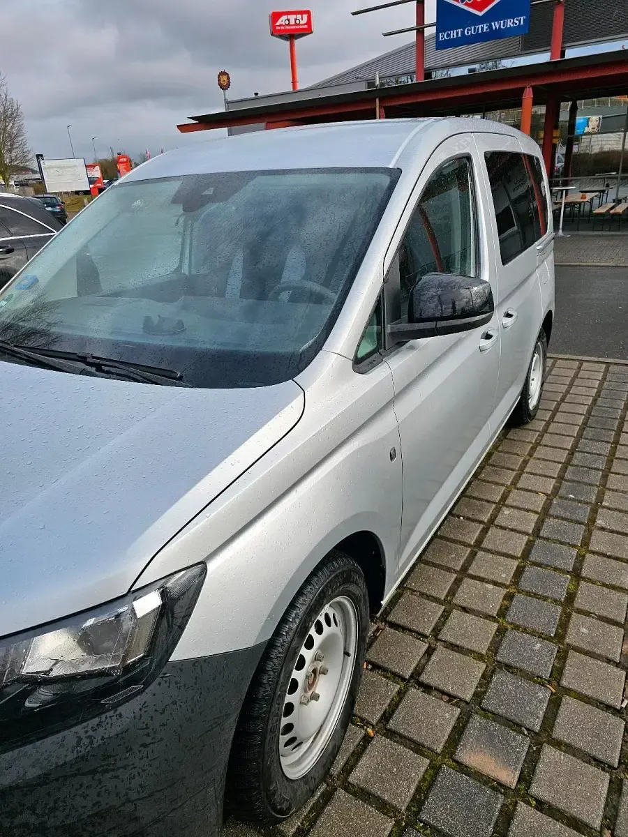Gebraucht VW Caddy 90 PS (66 kW) 2024 Silber Van / Kleinbus