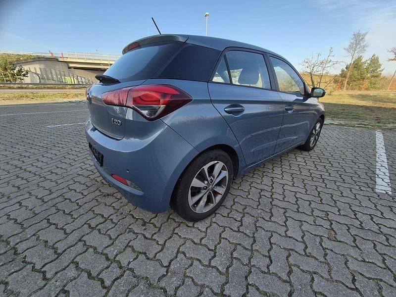 Gebraucht Hyundai i20 86 PS (63 kW) 2015 Andere farben Kleinwagen