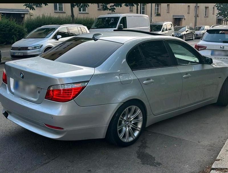 Gebraucht BMW 525 197 PS (144 kW) 2009 Silber Limousine