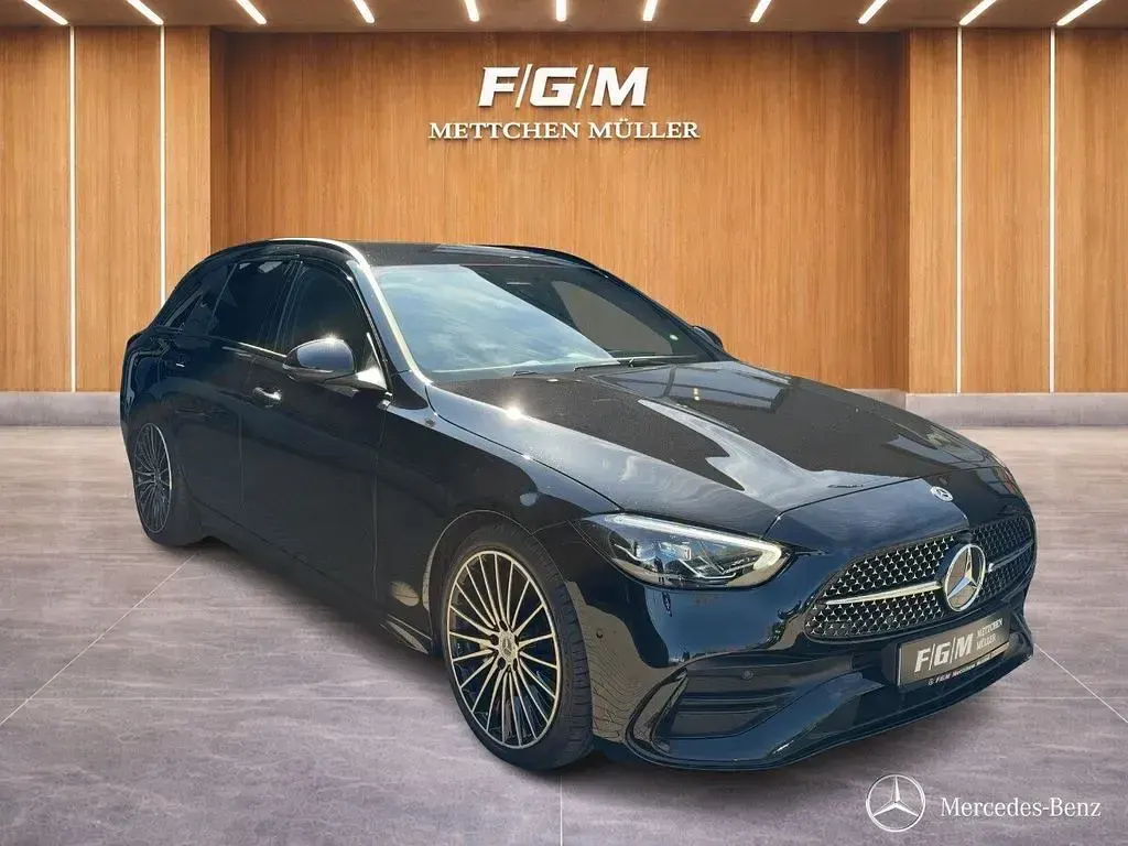 Gebraucht Mercedes C300 Night 265 PS (194 kW) 2024 Metalliclack obsidianschwarz m Kombi