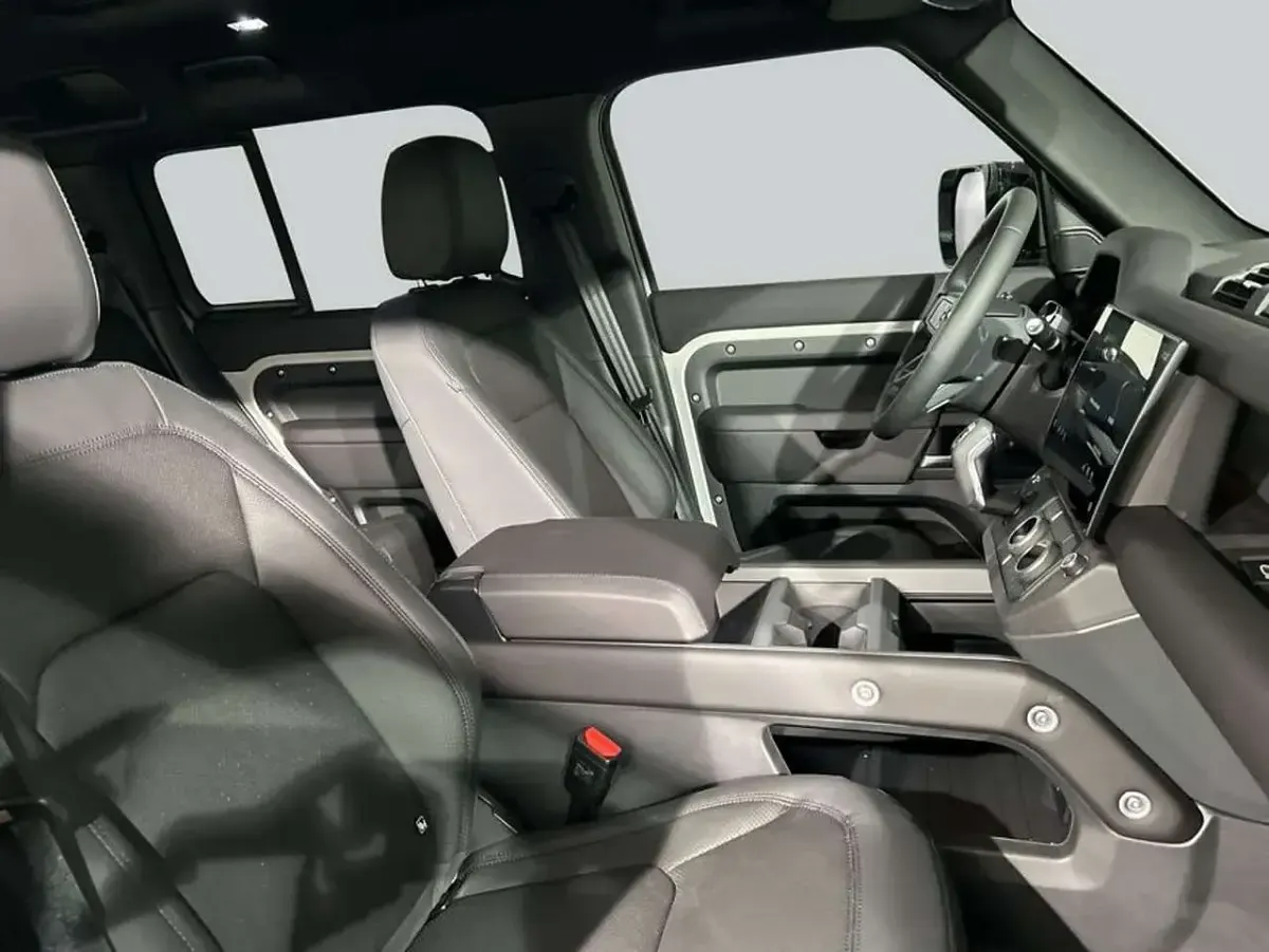 Gebraucht Land Rover Defender SE Dynamic 349 PS (256 kW) 2026 Borasco grey metallic SUV
