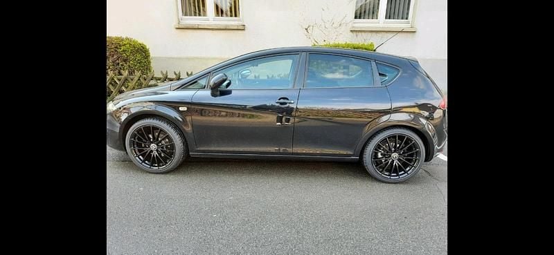 Usata Seat Leon 101 CV (74 kW) 2007 Nero Utilitaria