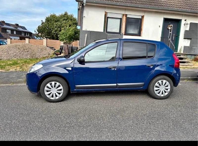 Blau Gebraucht 2010 Dacia Sandero | 450 € - Bild 1/2