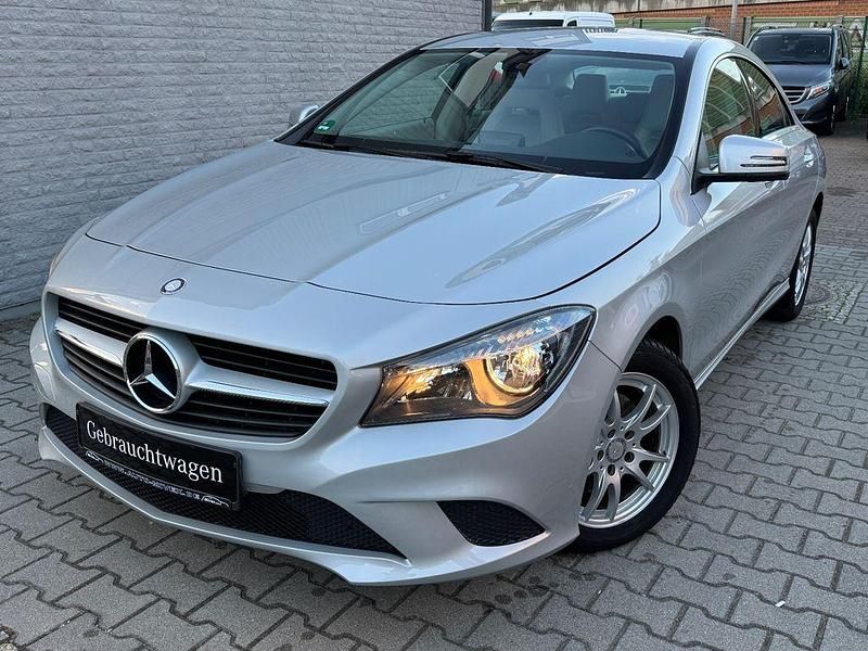 Silber Gebraucht 2013 Mercedes CLA180 Limousine | 15.900 € (Guter Preis) - Bild 1/4