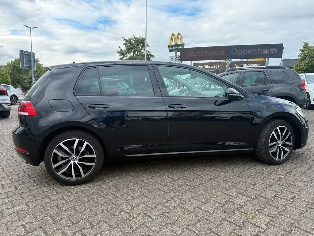 Gebraucht VW Golf VII Highline 150 PS (110 kW) 2018 Schwarz Limousine