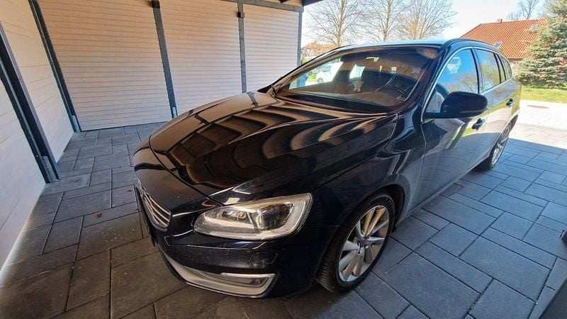 Second-hand Volvo V60 241 CP (177 kW) 2014 Negru Break