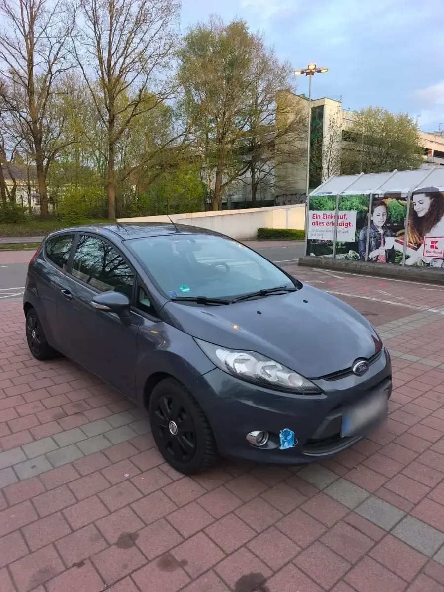 Gebraucht Ford Fiesta 60 PS (44 kW) 2011 Grau Kleinwagen