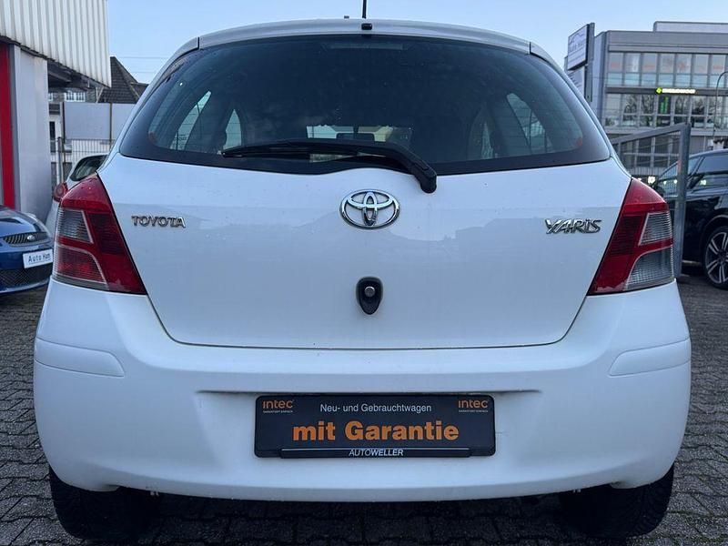 Gebraucht Toyota Yaris Cool 69 PS (50 kW) 2011 Weiß Kleinwagen