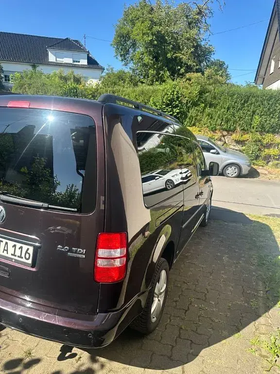 Gebraucht VW Caddy Maxi 110 PS (80 kW) 2013 Violett Van / Kleinbus