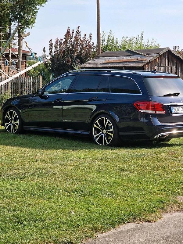 Blau Gebraucht 2016 Mercedes E350 Kombi | 15.000 € (Fairer Preis) - Bild 1/4