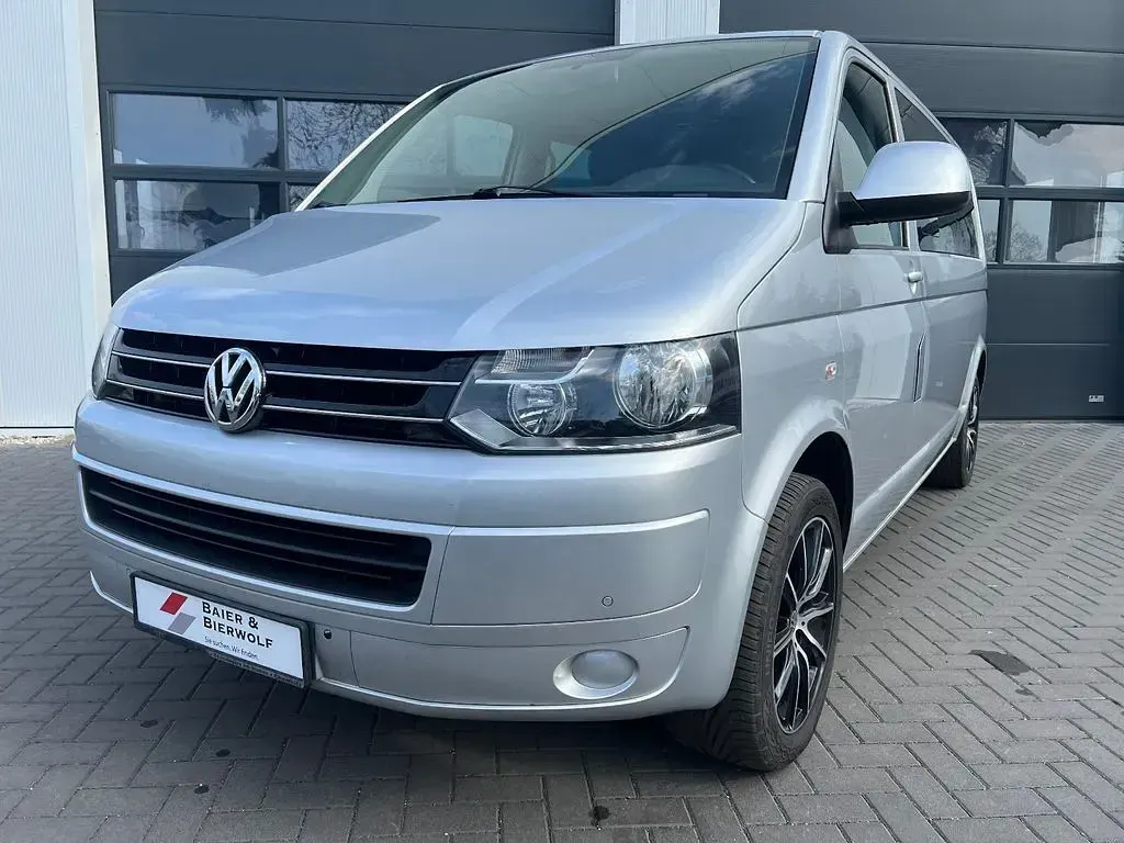 Gebraucht VW Caravelle Comfortline 140 PS (102 kW) 2013 Reflexsilber Van
