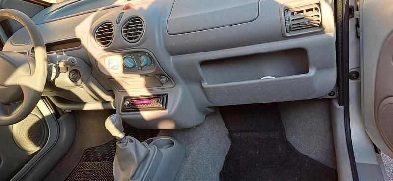 Gebraucht Renault Twingo 58 PS (42 kW) 2005 Silber Kleinwagen