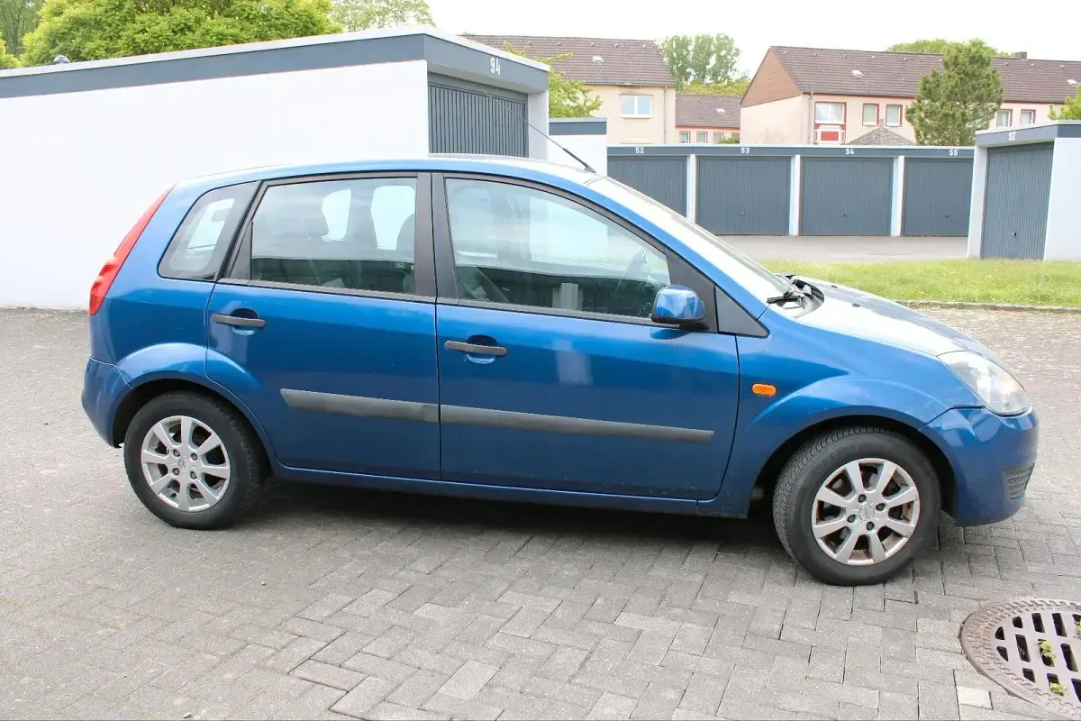 Gebraucht Ford Fiesta 69 PS (50 kW) 2007 Blau Kleinwagen