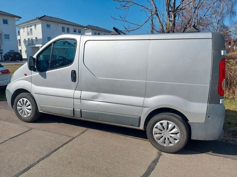 Gebraucht Opel Vivaro 90 PS (66 kW) 2012 Silber Van / Kleinbus