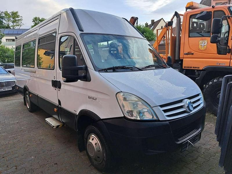 Gebraucht Iveco Daily 145 PS (106 kW) 2010 Weiß Van / Kleinbus