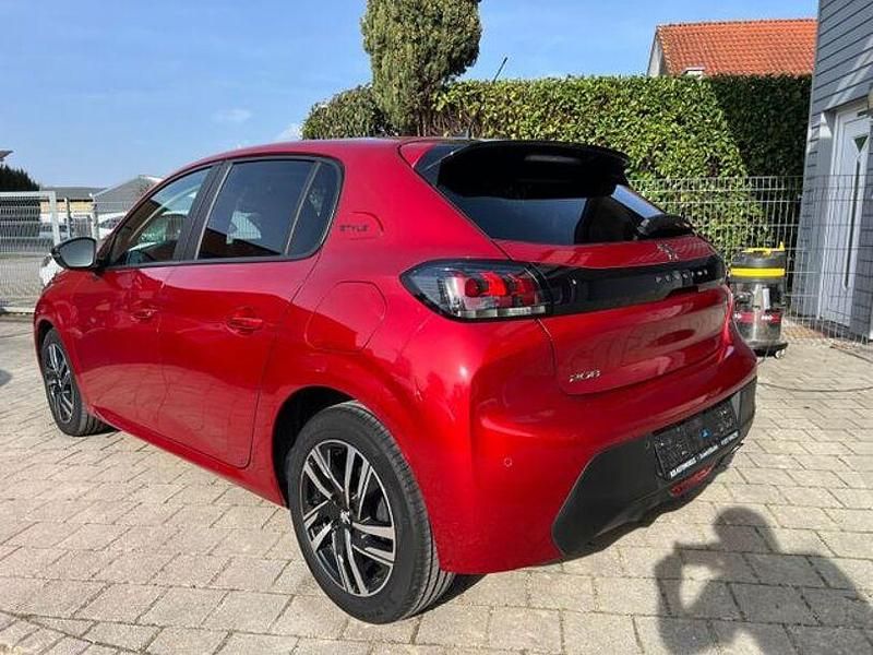 Gebraucht Peugeot 208 Active 101 PS (74 kW) 2023 Rot Kleinwagen
