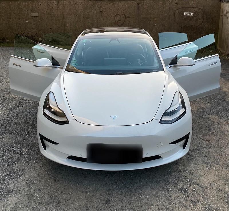 Gebraucht Tesla Model 3 235 kW (320 PS) 2019 Weiß Limousine