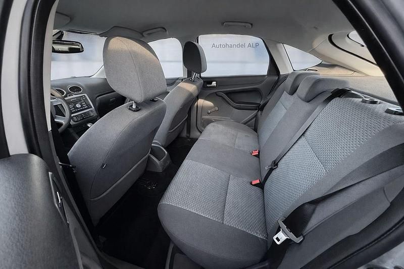 Second-hand Ford Focus Fun X 101 CP (74 kW) 2007 Argintiu Berlinǎ