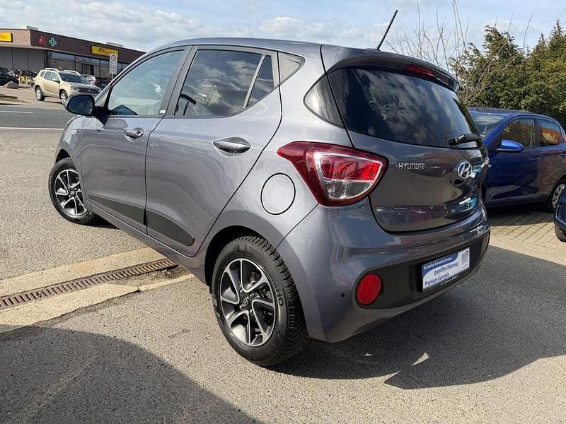 Gebraucht Hyundai i10 Passion 67 PS (49 kW) 2018 Grau Kleinwagen
