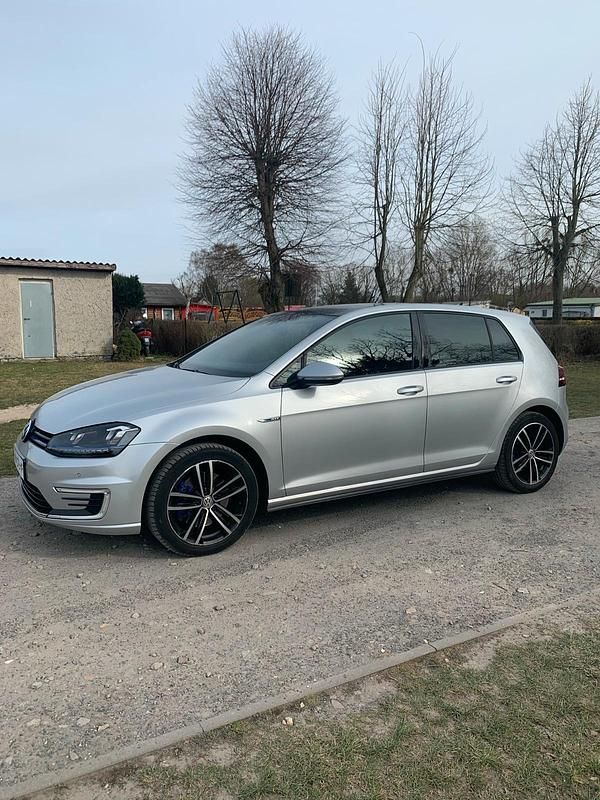 Silber Gebraucht 2015 VW Golf VII GTE Limousine | 14.500 € (Etwas zu teuer) - Bild 1/2