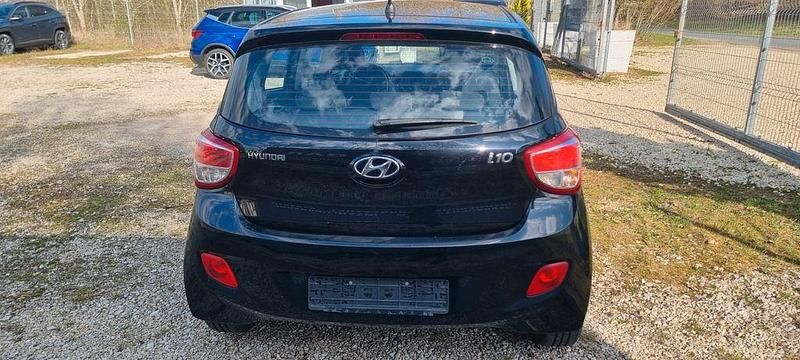 Gebraucht Hyundai i10 67 PS (49 kW) 2014 Schwarz Kleinwagen