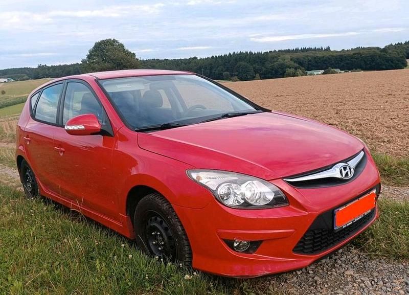 Rot Gebraucht 2010 Hyundai i30 Comfort Kleinwagen | 3.333 € (Guter Preis) - Bild 1/4