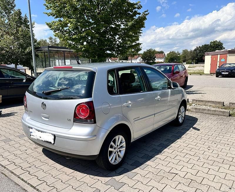 Silber Gebraucht 2008 VW Polo Comfortline Kleinwagen | 2.599 € (Fairer Preis) - Bild 1/4