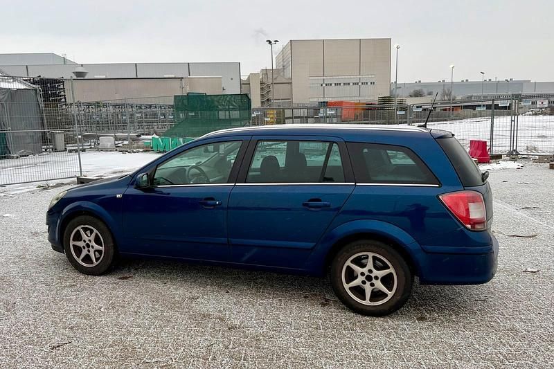 Gebraucht Opel Astra 116 PS (85 kW) 2008 Blau Kombi