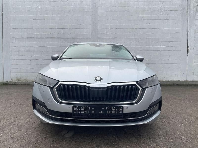 Silber Gebraucht 2021 Skoda Octavia Kombi | 13.500 € (Etwas zu teuer) - Bild 1/4