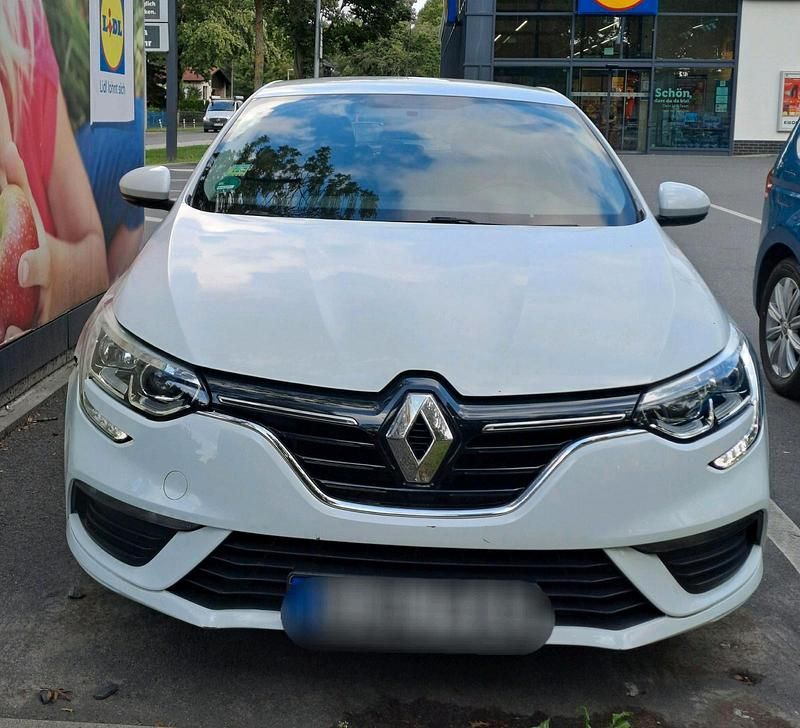 Weiß Gebraucht 2016 Renault Mégane III Limousine | 8.500 € - Bild 1/4