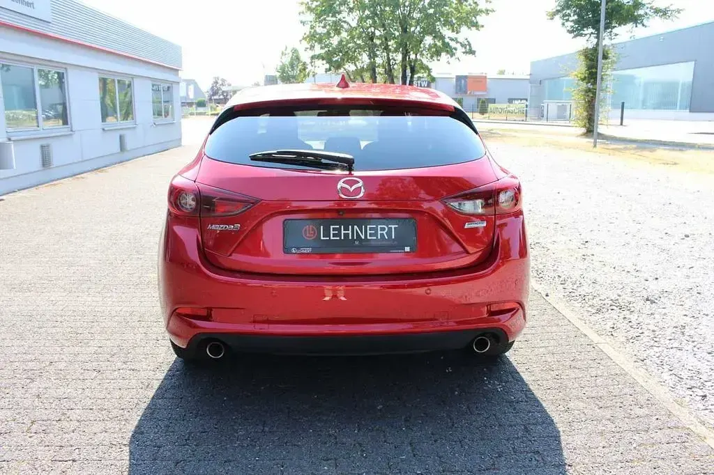 Gebraucht Mazda 3 Sports-Line 120 PS (88 kW) 2018 Rot (metallic) Limousine
