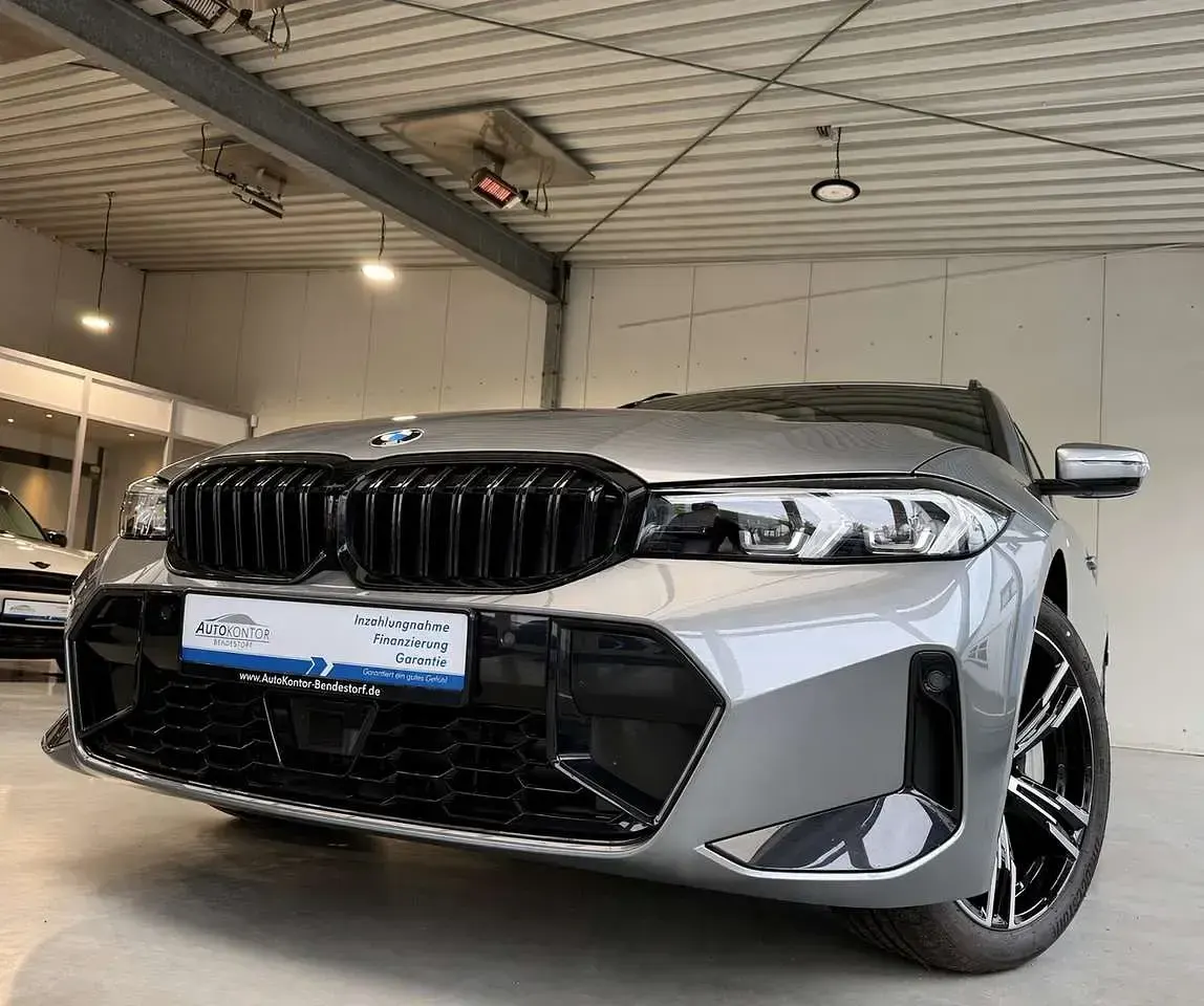Gebraucht BMW 330 M Sport 245 PS (180 kW) 2025 Skyscrapergrau Kombi