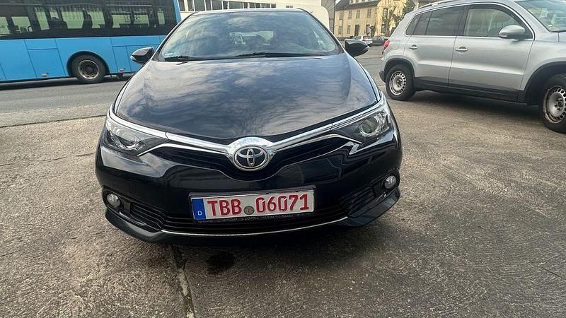 Gebraucht Toyota Auris Design 111 PS (81 kW) 2015 Schwarz Limousine
